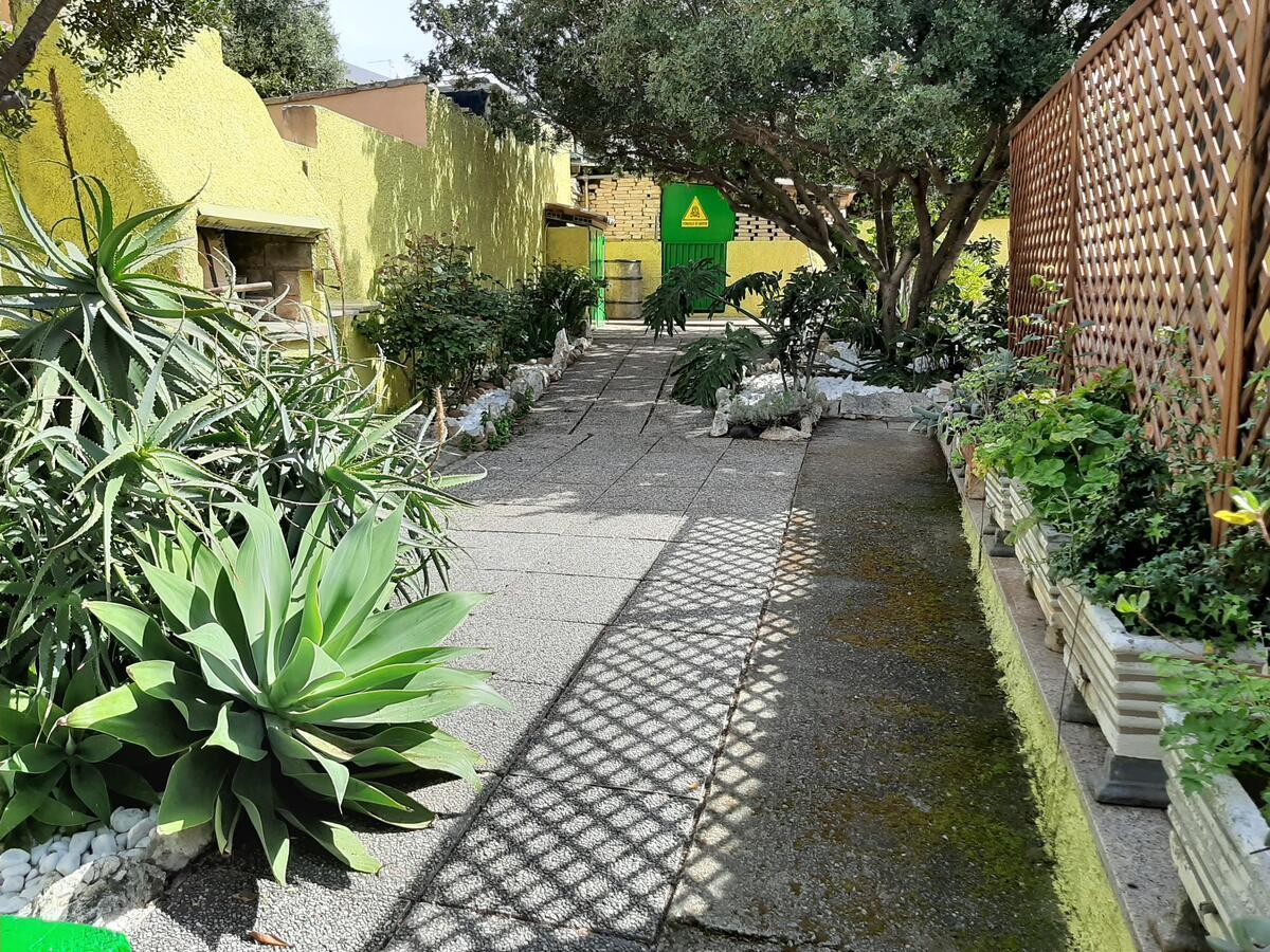 Artistika Golden Apartment Capitana Luaran gambar