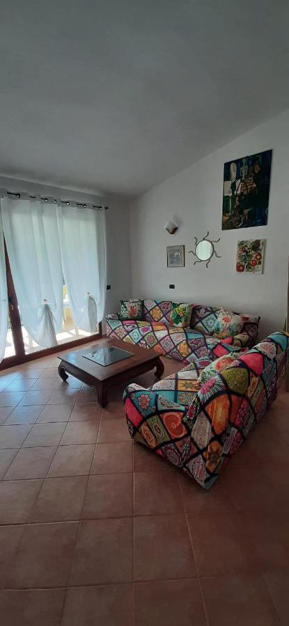 Artistika Golden Apartment Capitana Luaran gambar